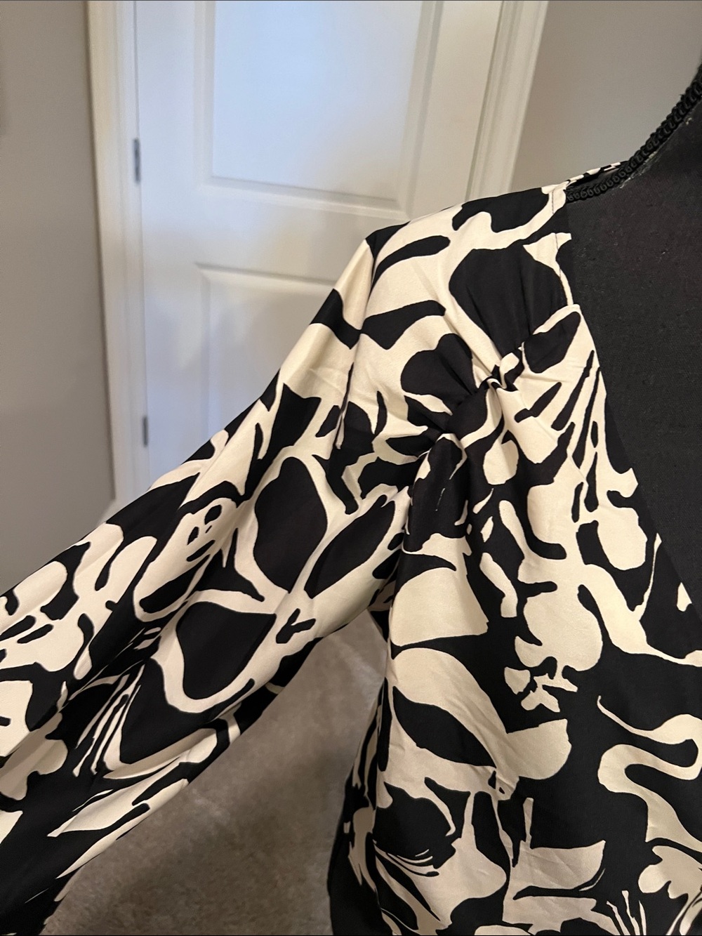 Black & White Wrap-Style Abstract Print Blouse - Picture 5 of 11